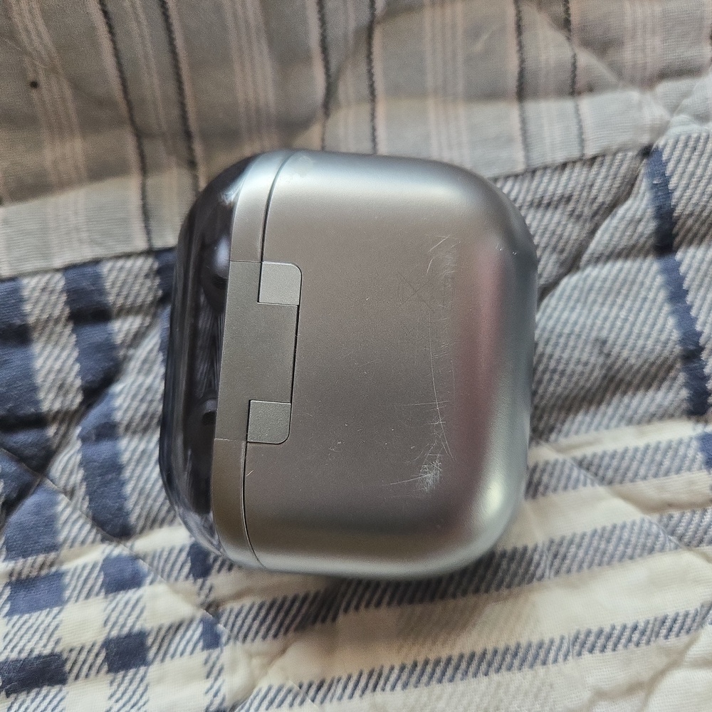 Earbuds - Picture 2 of 3
